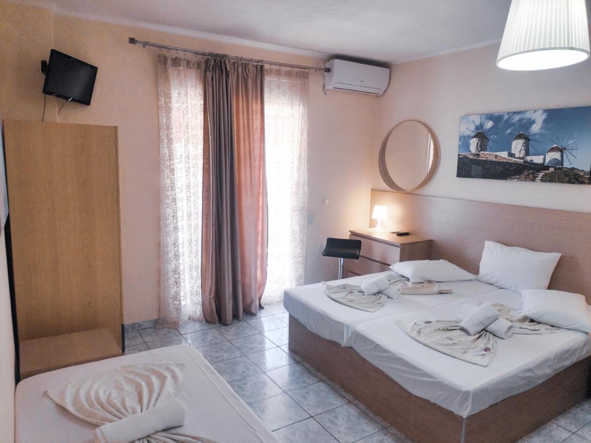 Jimmy'S Rooms Nea Potidea Buitenkant foto