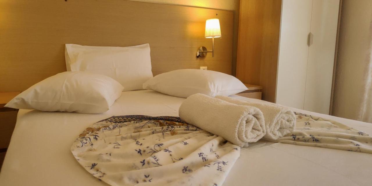 Jimmy'S Rooms Nea Potidea Buitenkant foto